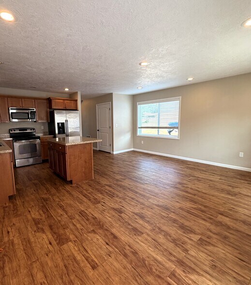 Building Photo - 708 3rd St NW
