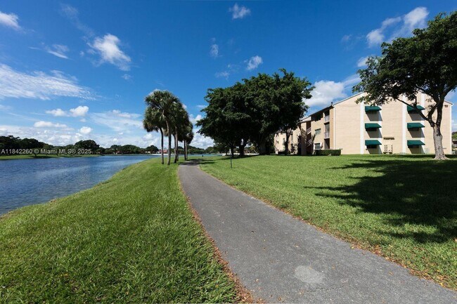 Building Photo - 15275 SW 107th Ln