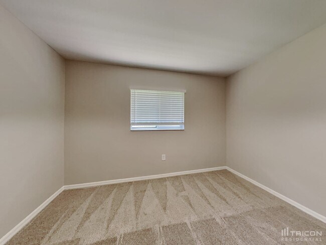 Building Photo - 5913 Fall River Dr