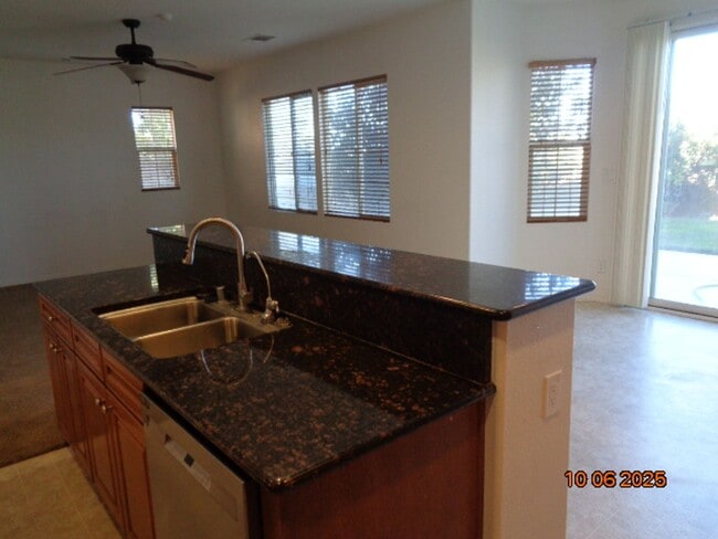 Building Photo - Large 2 Story Offering 3419 sq. ft. and 5 bedrooms plus loft