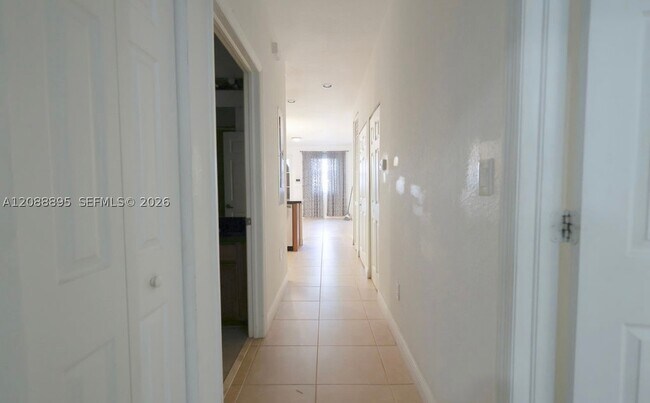 Building Photo - 964 SW 147th Ave