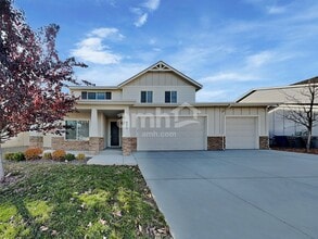 Building Photo - 901 N Barkvine Ave