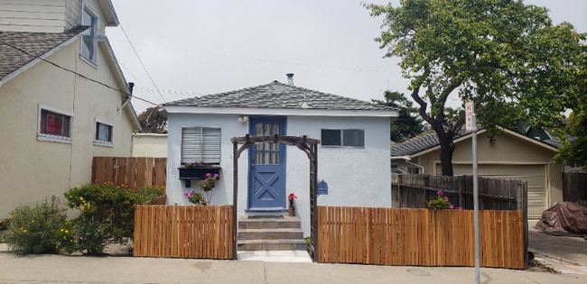 Building Photo - 518 10th St