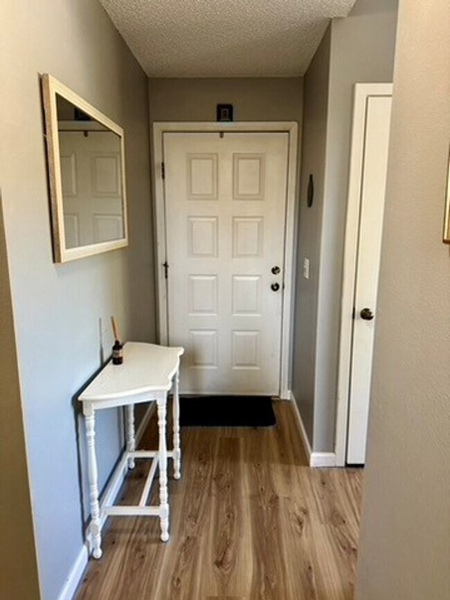 Building Photo - Large Two bedroom, Two Bath Furnished, all Inclusive mid term rental.