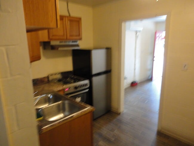 Building Photo - Nice recently Remodel 2 bedroom/1 bath duplex