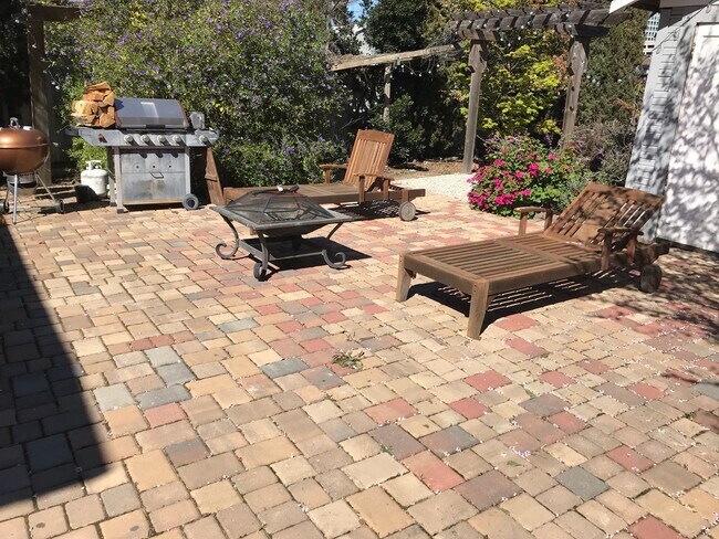 shared backyard - 382 Gifford Ave