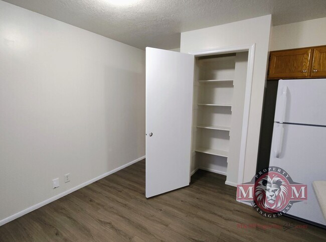 Building Photo - Beautiful Remodeled 4 Bd 2 Bath Home