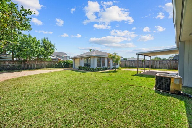 Building Photo - For Rent – Huntingdon Estates 3BR/2BA Home...