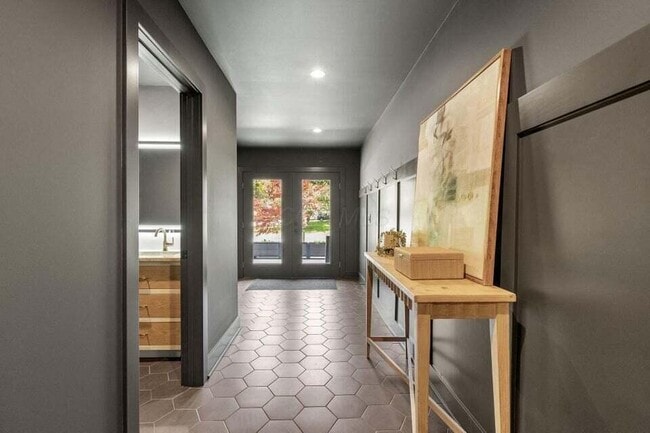Building Photo - 2777 Donna Dr