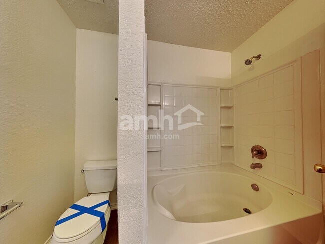 Building Photo - 1500 Westfield Ln