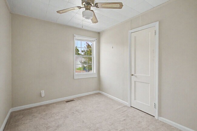 Building Photo - 317 Maney Dr