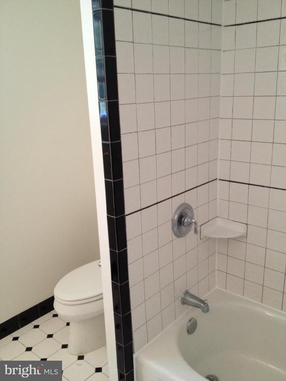 Building Photo - 7017 Murray Ln