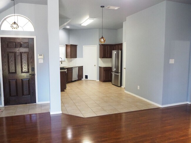 Building Photo - 3 Bed 2 Bath in Denton