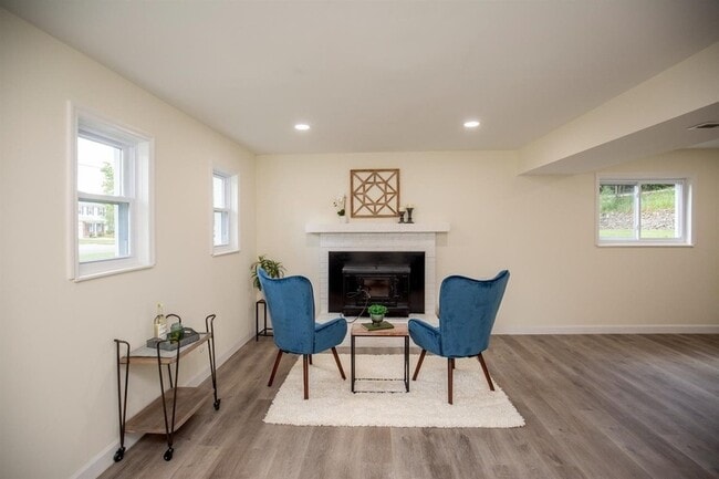 Building Photo - 810 Clearfield Ln