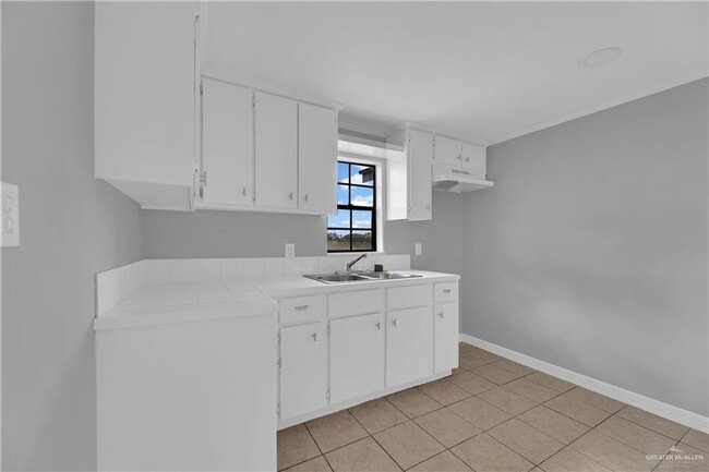 Building Photo - Charming 2-Bedroom Home with Central AC and Fenced Lot!