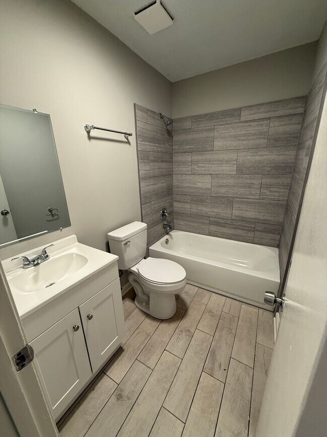Building Photo - 3110 Normandy Dr