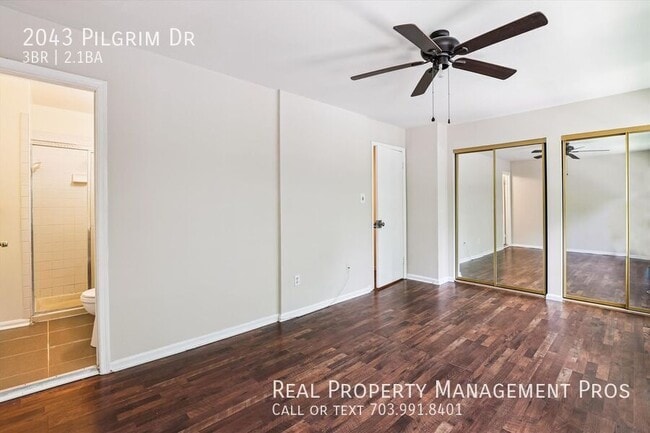 Building Photo - 2043 Pilgrim Dr