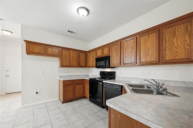 Building Photo - 3100 Tarrant Ln