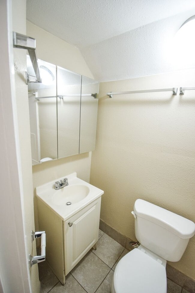 Building Photo - Beautiful 4 Bed 2 Bath Home in NE Portland!