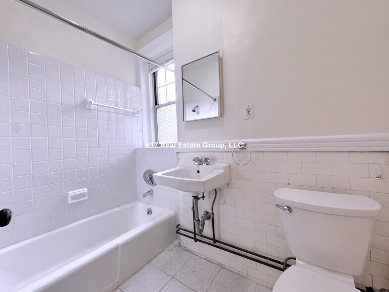 Building Photo - 31 Park Dr