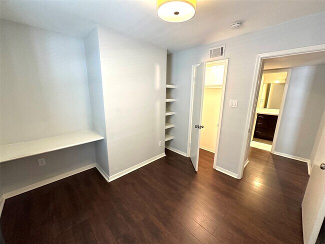 Building Photo - 2750 Holly Hall St