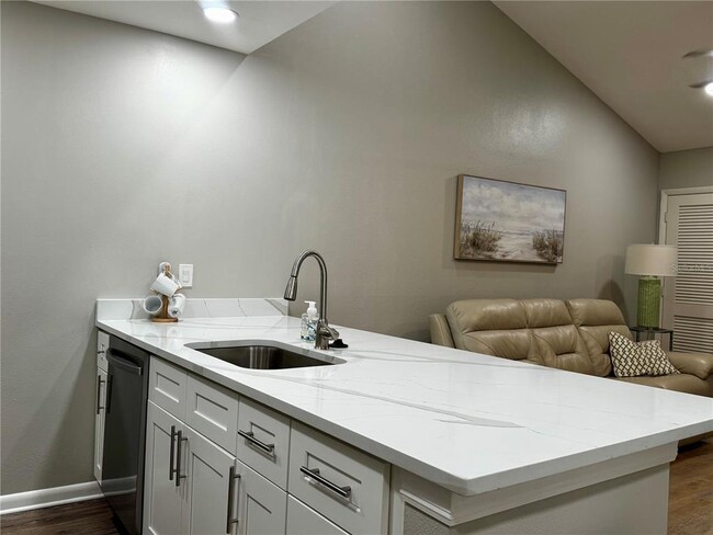 Building Photo - 4707 Winslow Beacon