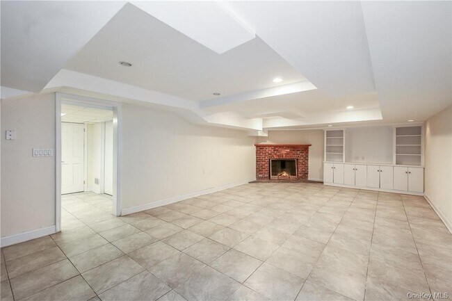 Building Photo - 22 Woods Ln