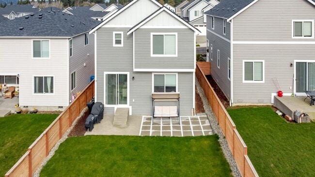 Building Photo - Beautiful 3 Bedroom 2.5 Bathroom Property