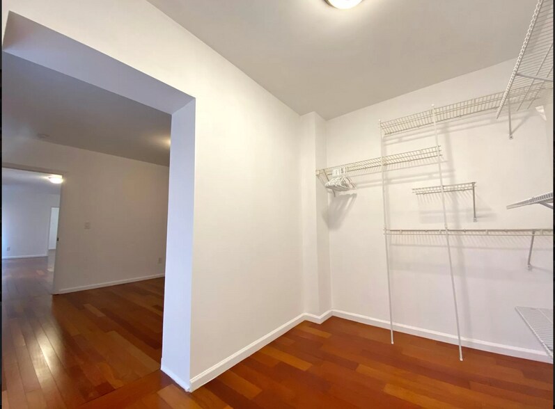 Building Photo - 701 Chestnut St