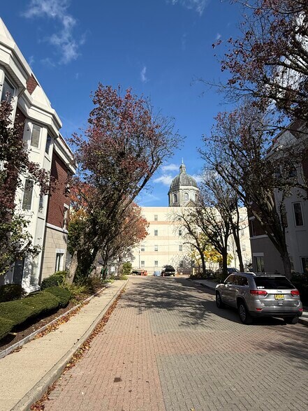 Building Photo - 304 Saint Michaels Walk