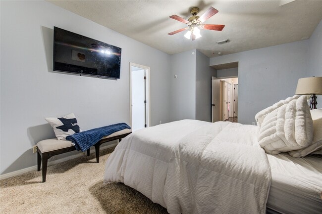 Building Photo - 5143 W Harrow Dr