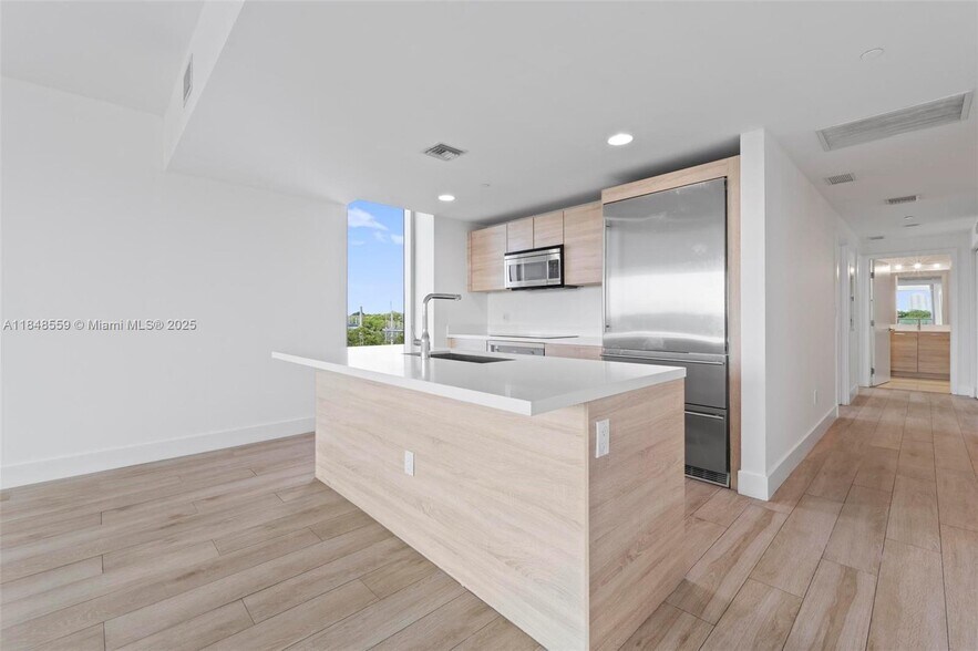 Building Photo - 16385 Biscayne Blvd