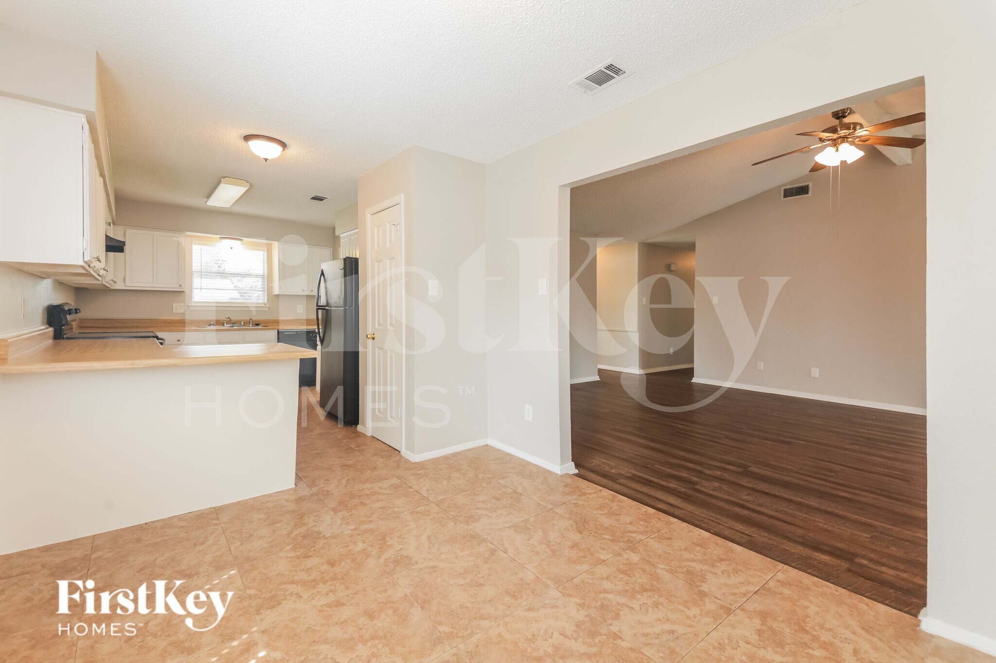 Building Photo - 8902 Deerwood Dr