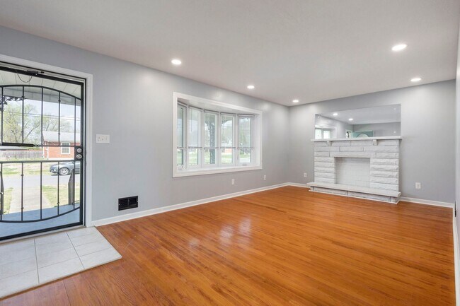 Building Photo - 1702 Bonnyville Blvd