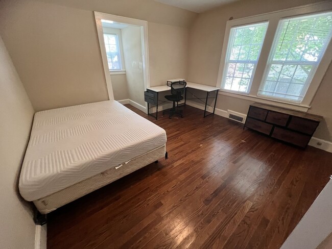 Building Photo - Spacious & Stylish 3-Bedroom Near Wake For...