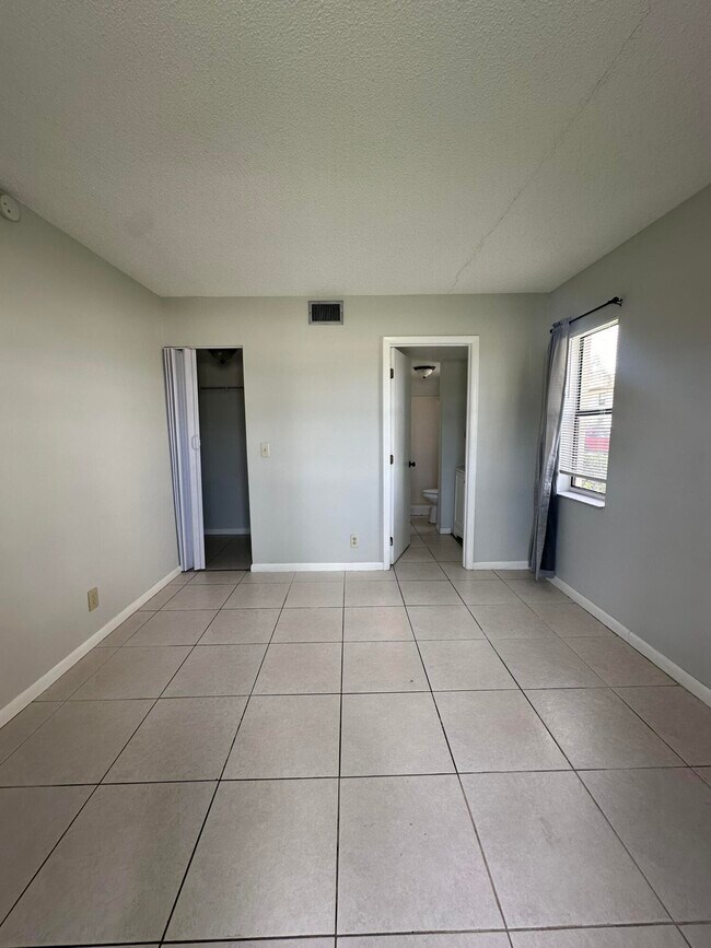 Building Photo - 7101 Golf Colony Ct