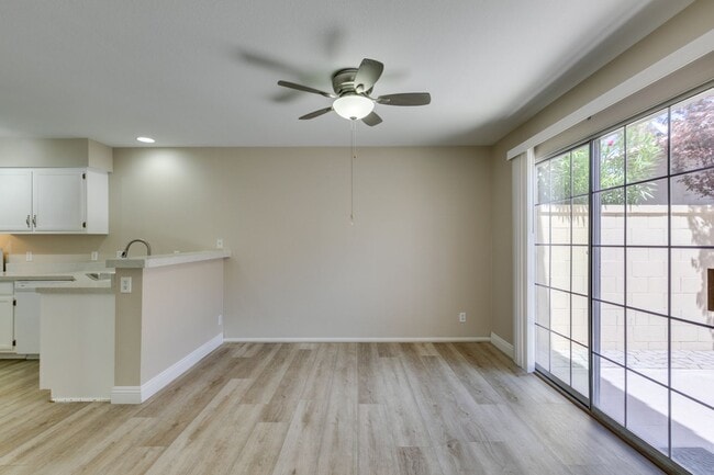 Building Photo - Stylish 2-Bedroom Townhome in Green Valley with Modern Upgrades & Prime Location!
