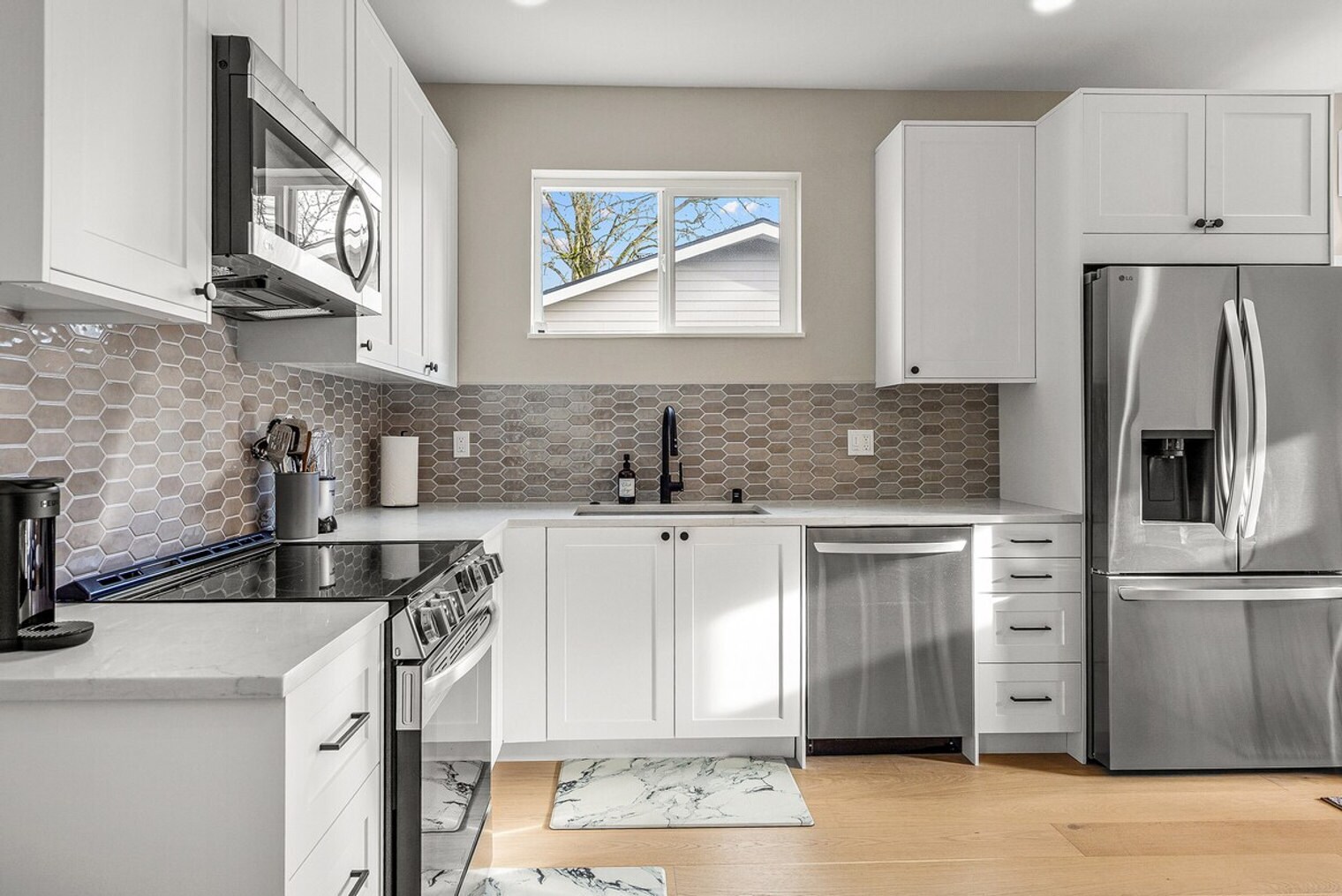 Building Photo - 305 18th Ave