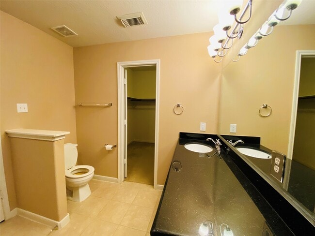 Building Photo - 24638 Lakecrest Village Dr