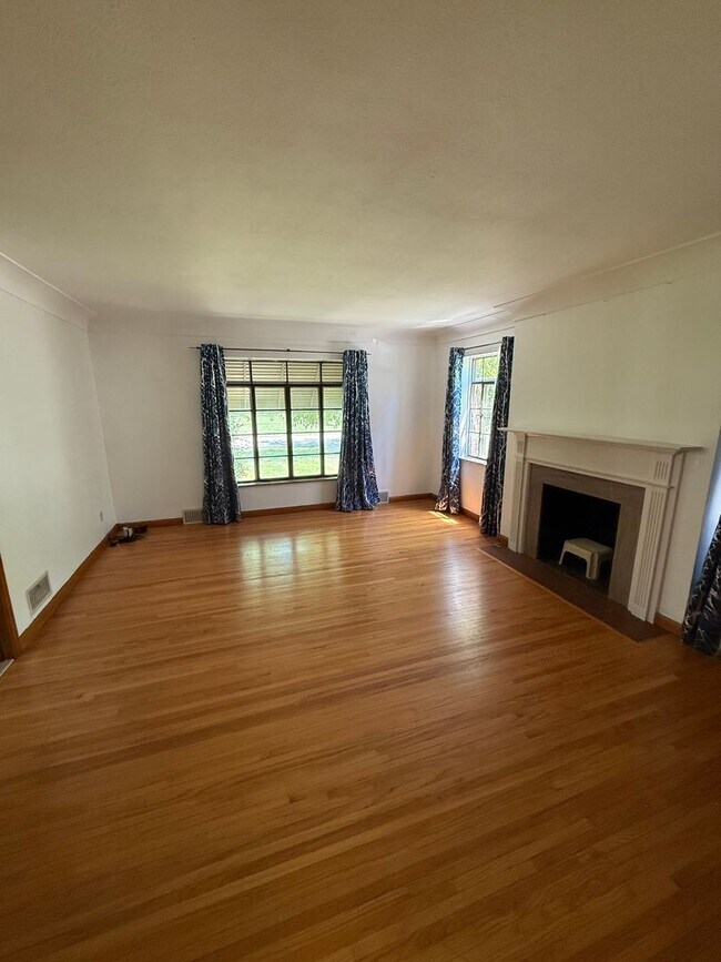 Building Photo - 2677 Powhattan Pkwy