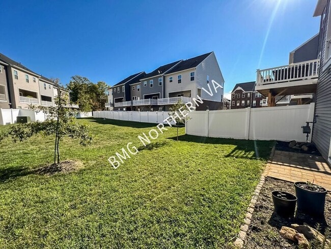 Building Photo - 7731 Blackburn Ridge Dr