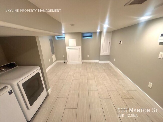 Building Photo - 533 Manton St