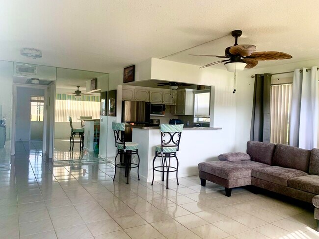 Building Photo - 315 Camden M