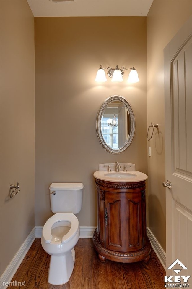 Building Photo - 2 br, 3.5 bath Townhome - 136 N Rutan St