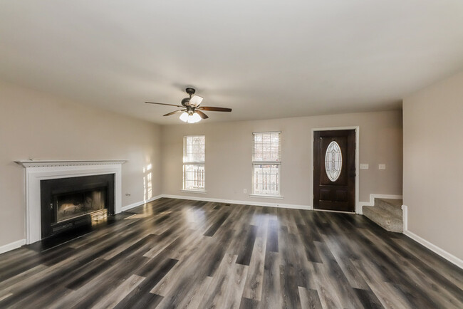 Building Photo - 3-Bedroom with Large Balcony in Dallas, GA!