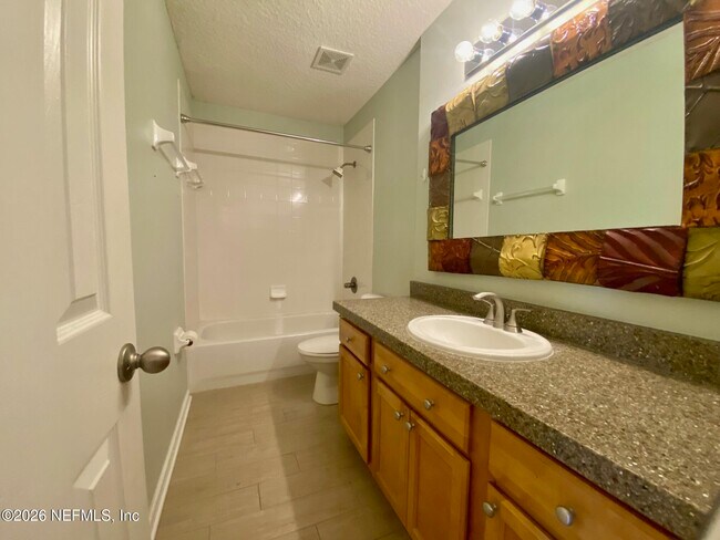 Building Photo - 1530 Vineland Cir