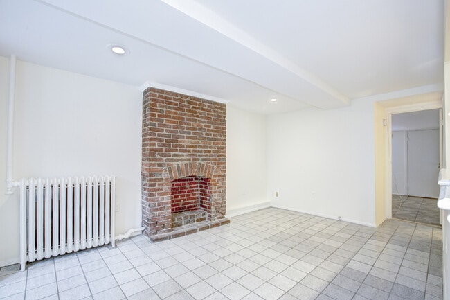 Building Photo - 1217 1/2 Independence Ave SE-
