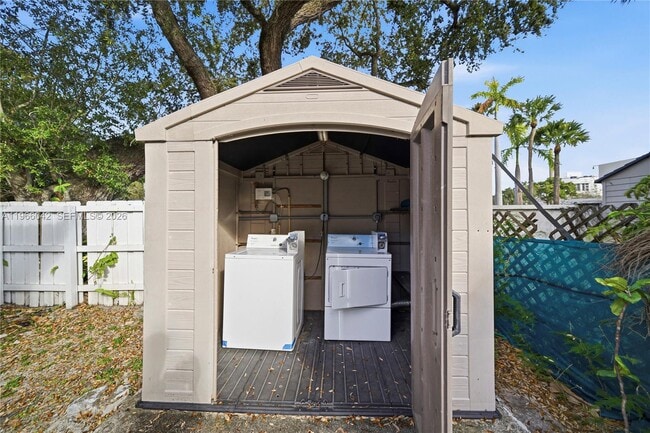 Building Photo - 570 NE 69th St