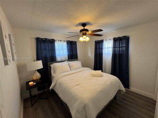 Building Photo - 8540 NW 25th Ct