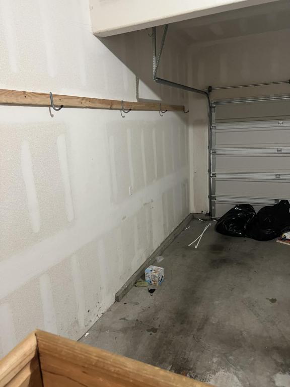 Building Photo - 15715 SE Bybee Dr